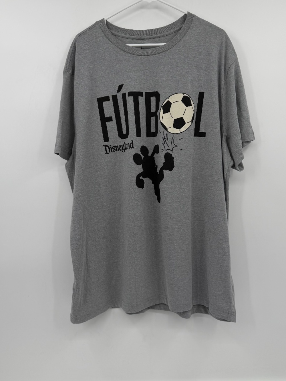 Disneyland T Shirt Adult XXL Gray NEW Mickey Mouse Futbol Short Sleeve Crew Neck